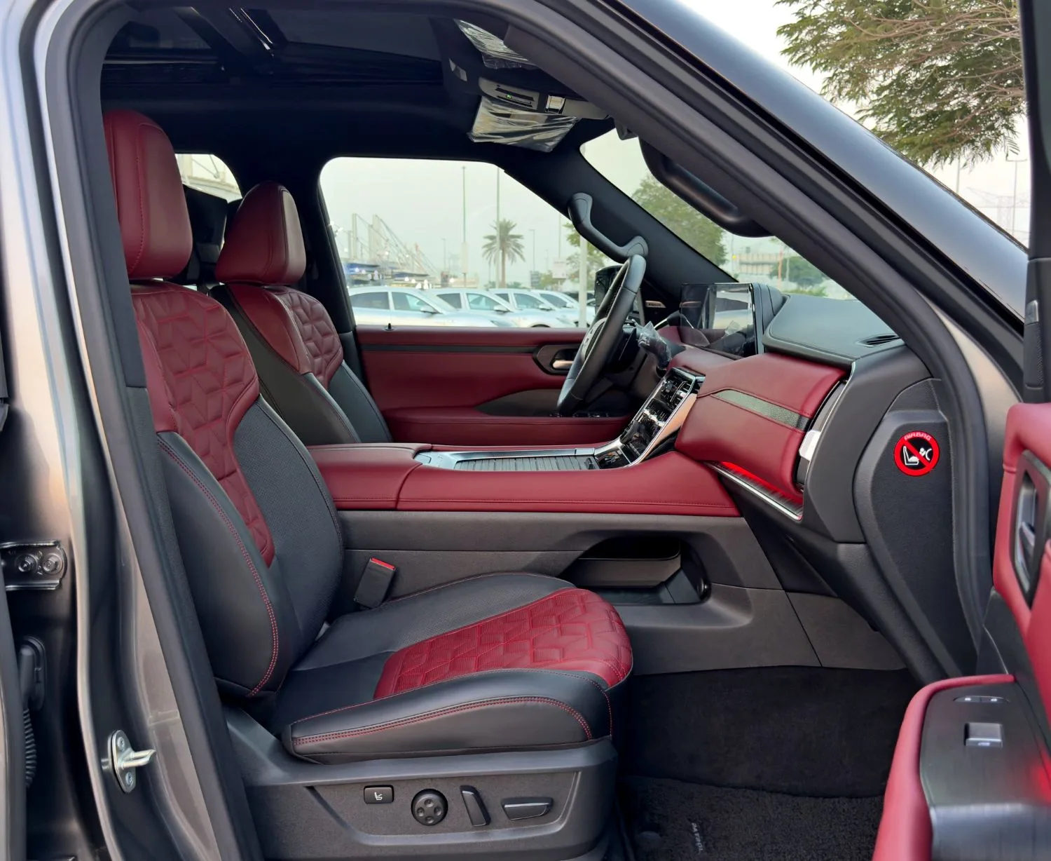 2025 Nissan Patrol Se Platinum City offered by a specialist dealer in Dubai, United Arab Emirates, photo 11 of 13