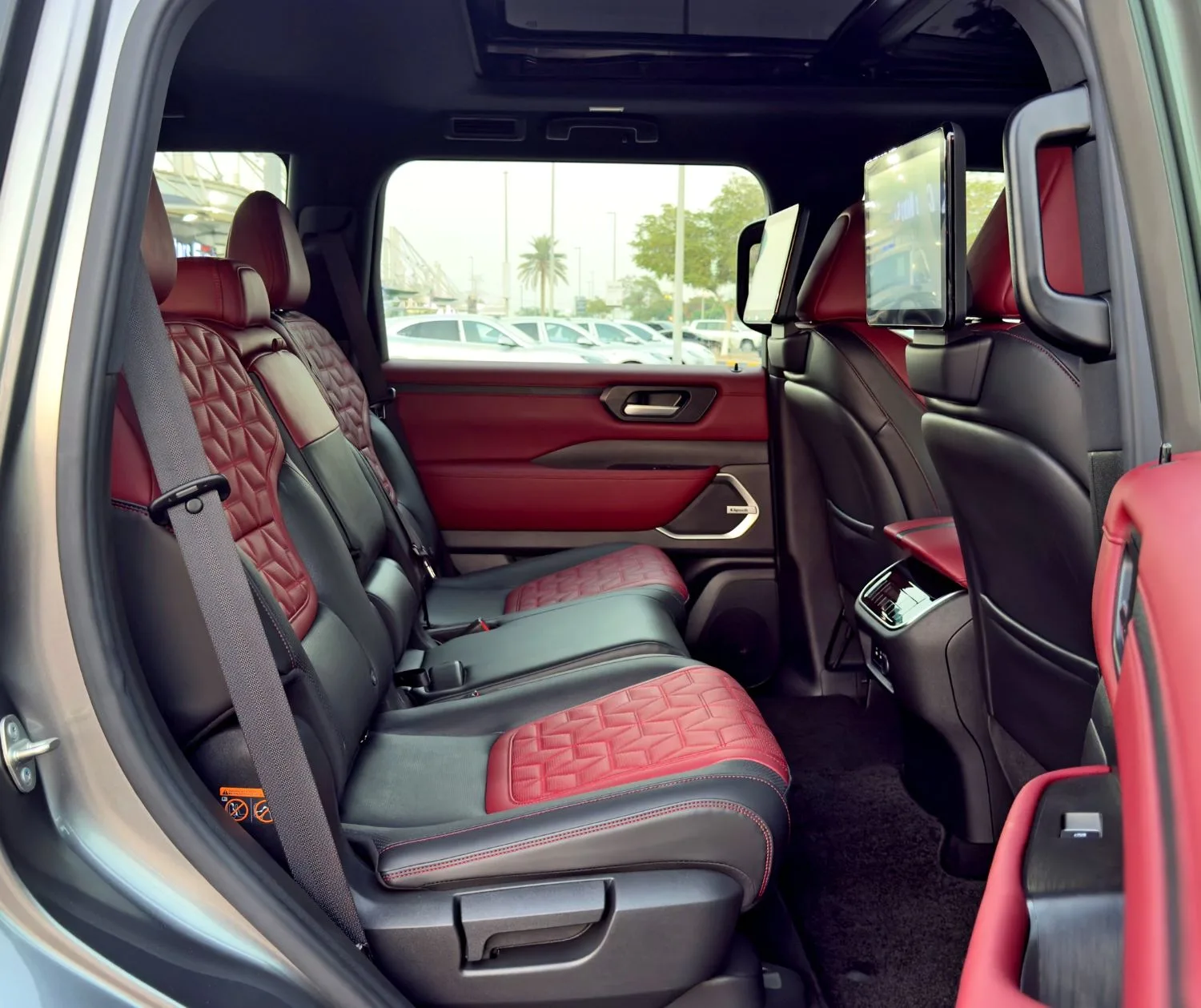 2025 Nissan Patrol Se Platinum City offered by a specialist dealer in Dubai, United Arab Emirates, photo 12 of 13