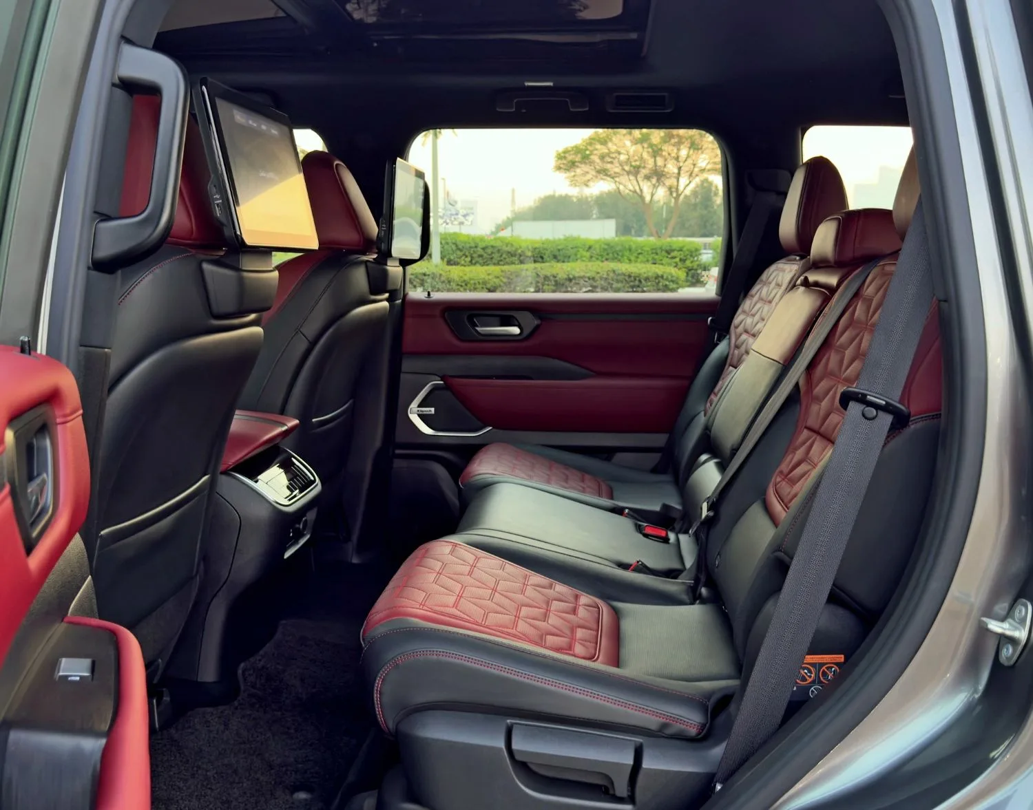 2025 Nissan Patrol Se Platinum City offered by a specialist dealer in Dubai, United Arab Emirates, photo 13 of 13