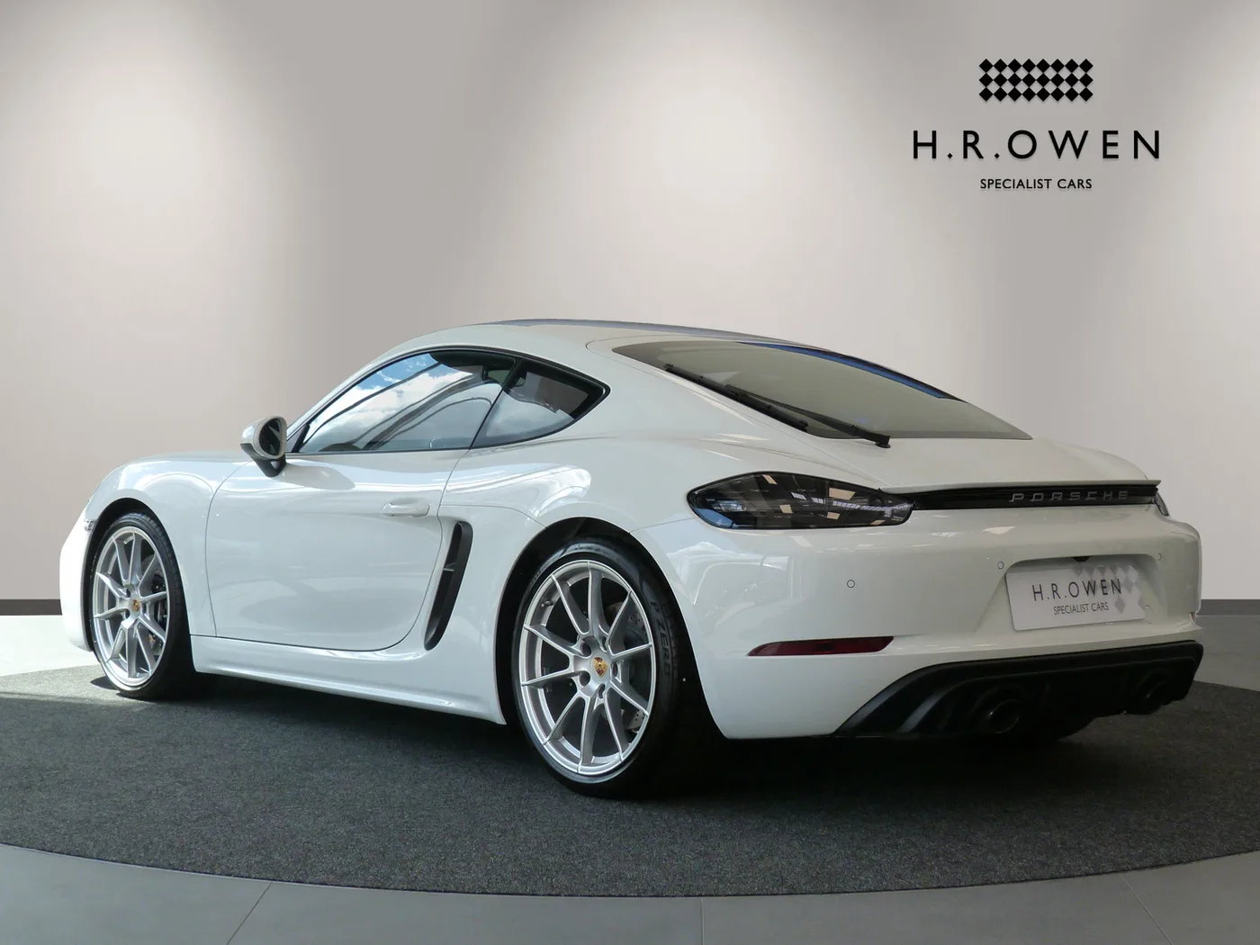 2025 Porsche 718 Cayman GTS 4.0 proposée par un groupe de concessions agréées à Cheltenham, Royaume-Uni, photo 2 sur 25