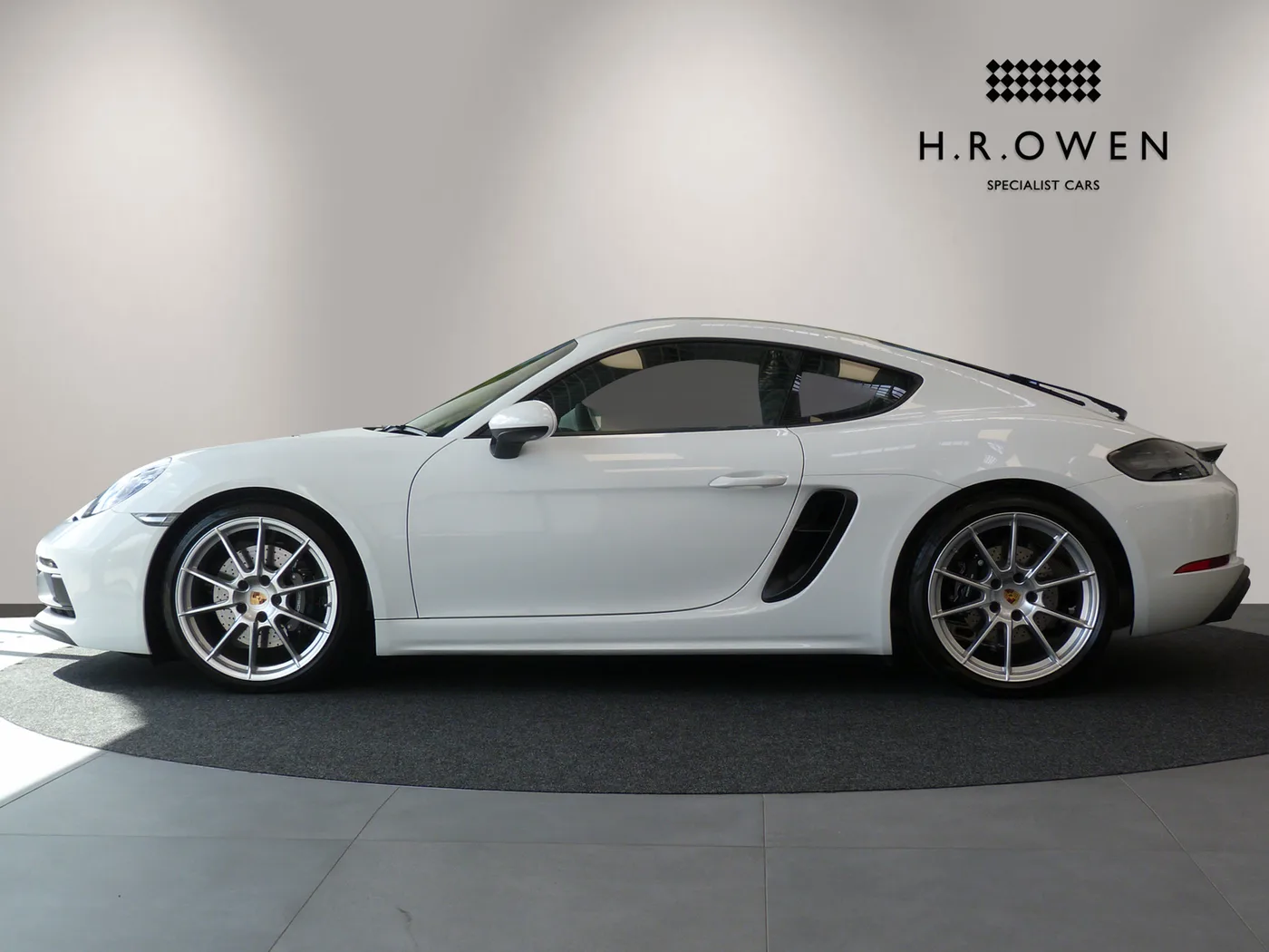 2025 Porsche 718 Cayman GTS 4.0 proposée par un groupe de concessions agréées à Cheltenham, Royaume-Uni, photo 6 sur 25