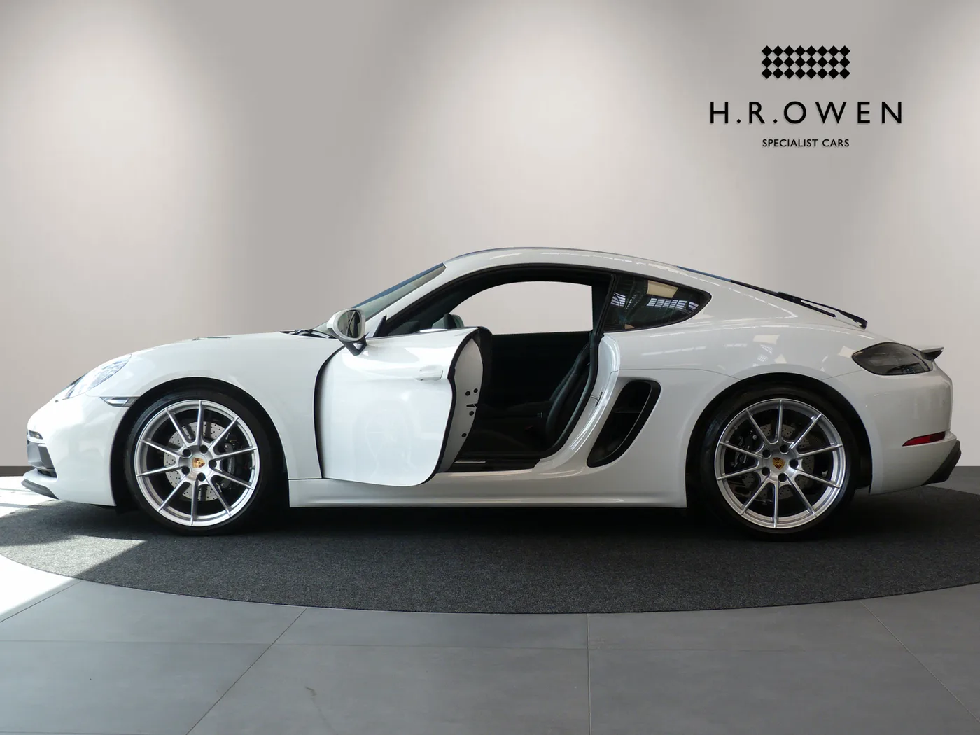 2025 Porsche 718 Cayman GTS 4.0 proposée par un groupe de concessions agréées à Cheltenham, Royaume-Uni, photo 7 sur 25