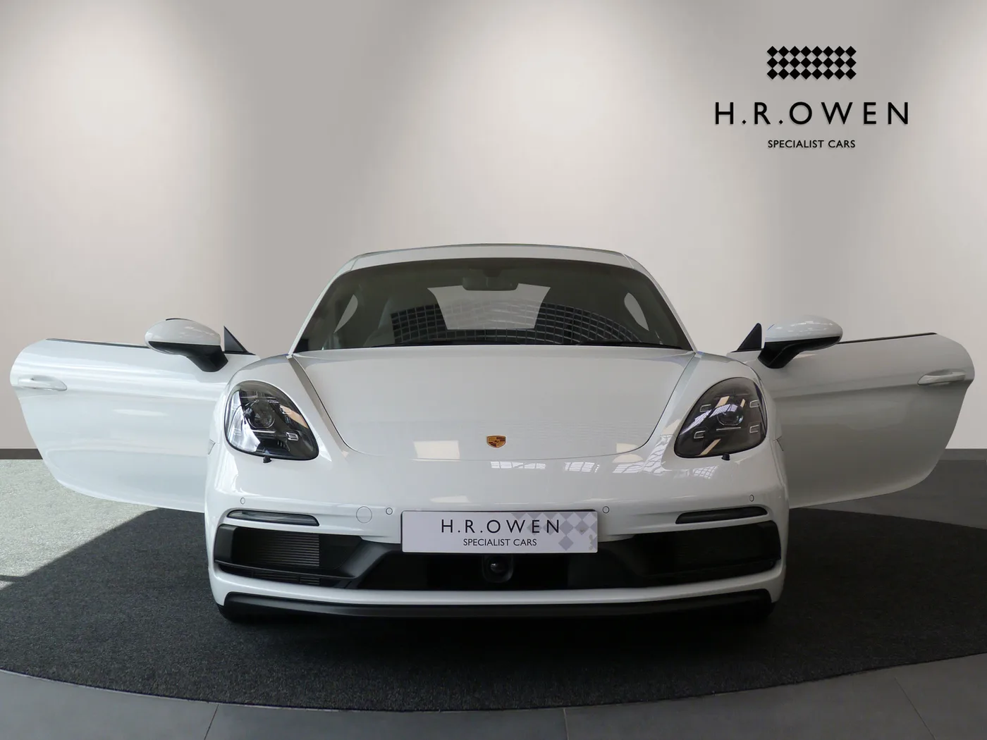 2025 Porsche 718 Cayman GTS 4.0 proposée par un groupe de concessions agréées à Cheltenham, Royaume-Uni, photo 10 sur 25