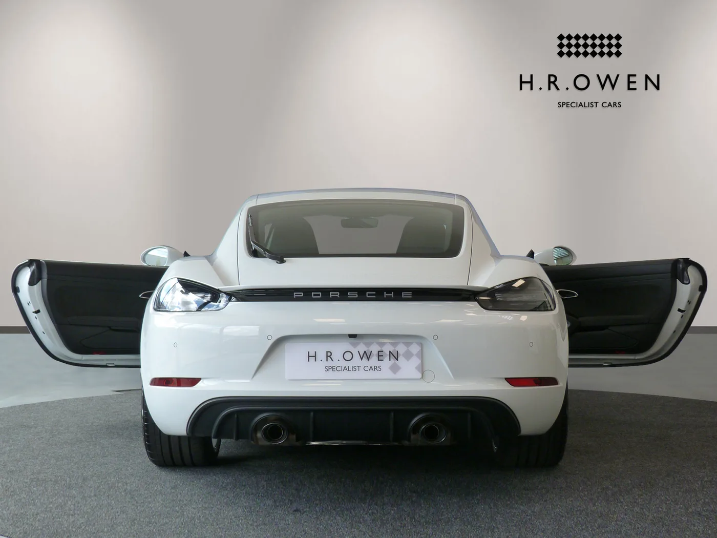 2025 Porsche 718 Cayman GTS 4.0 proposée par un groupe de concessions agréées à Cheltenham, Royaume-Uni, photo 11 sur 25