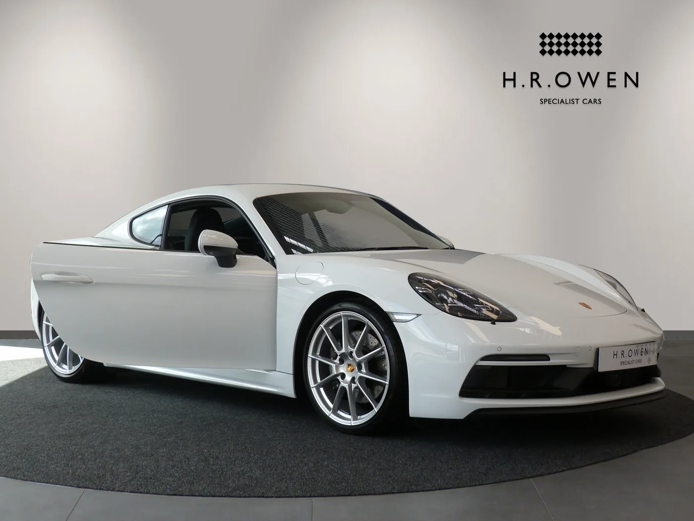 2025 Porsche 718 Cayman GTS 4.0 proposée par un groupe de concessions agréées à Cheltenham, Royaume-Uni, photo 12 sur 25