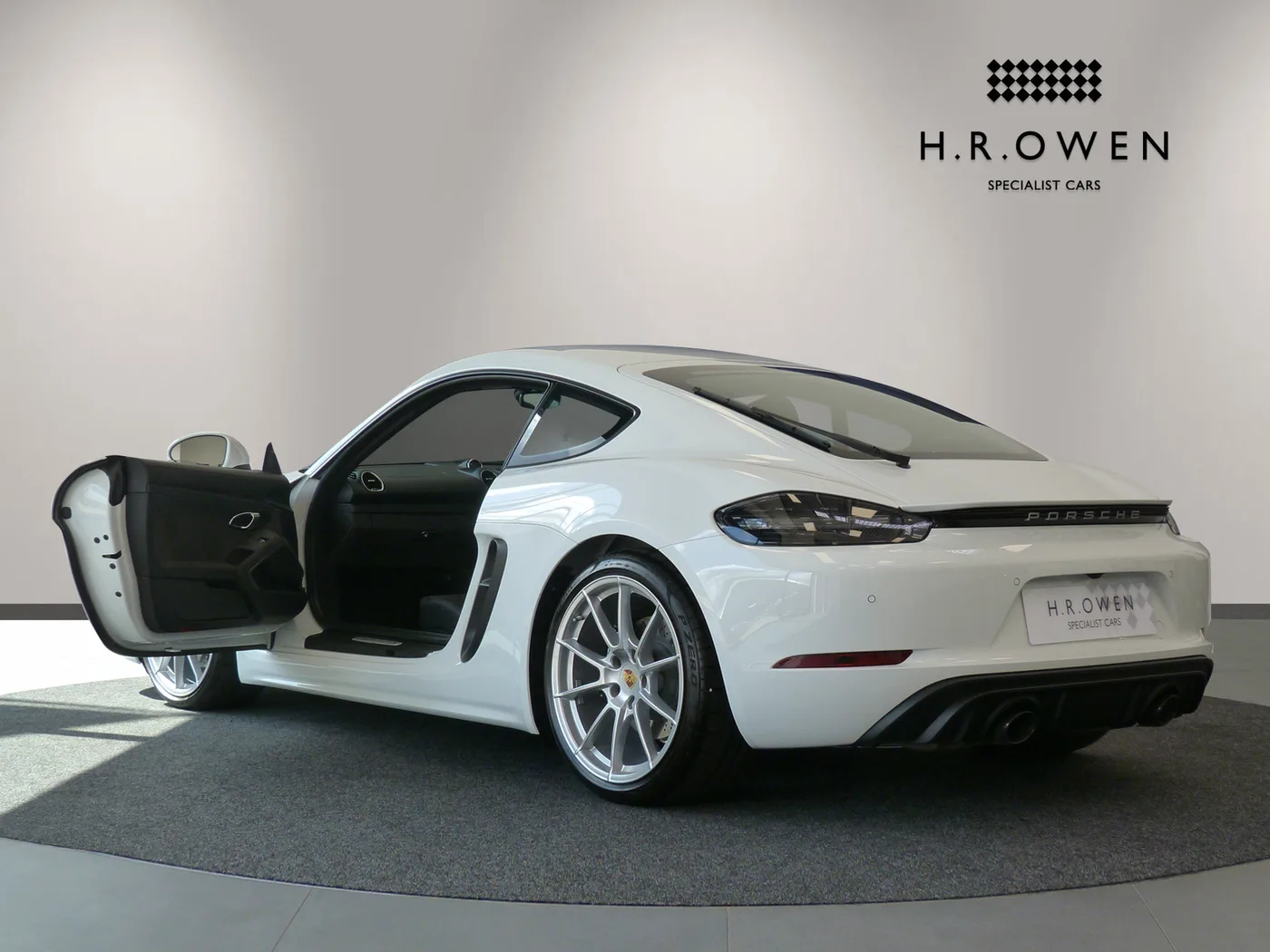 2025 Porsche 718 Cayman GTS 4.0 proposée par un groupe de concessions agréées à Cheltenham, Royaume-Uni, photo 13 sur 25