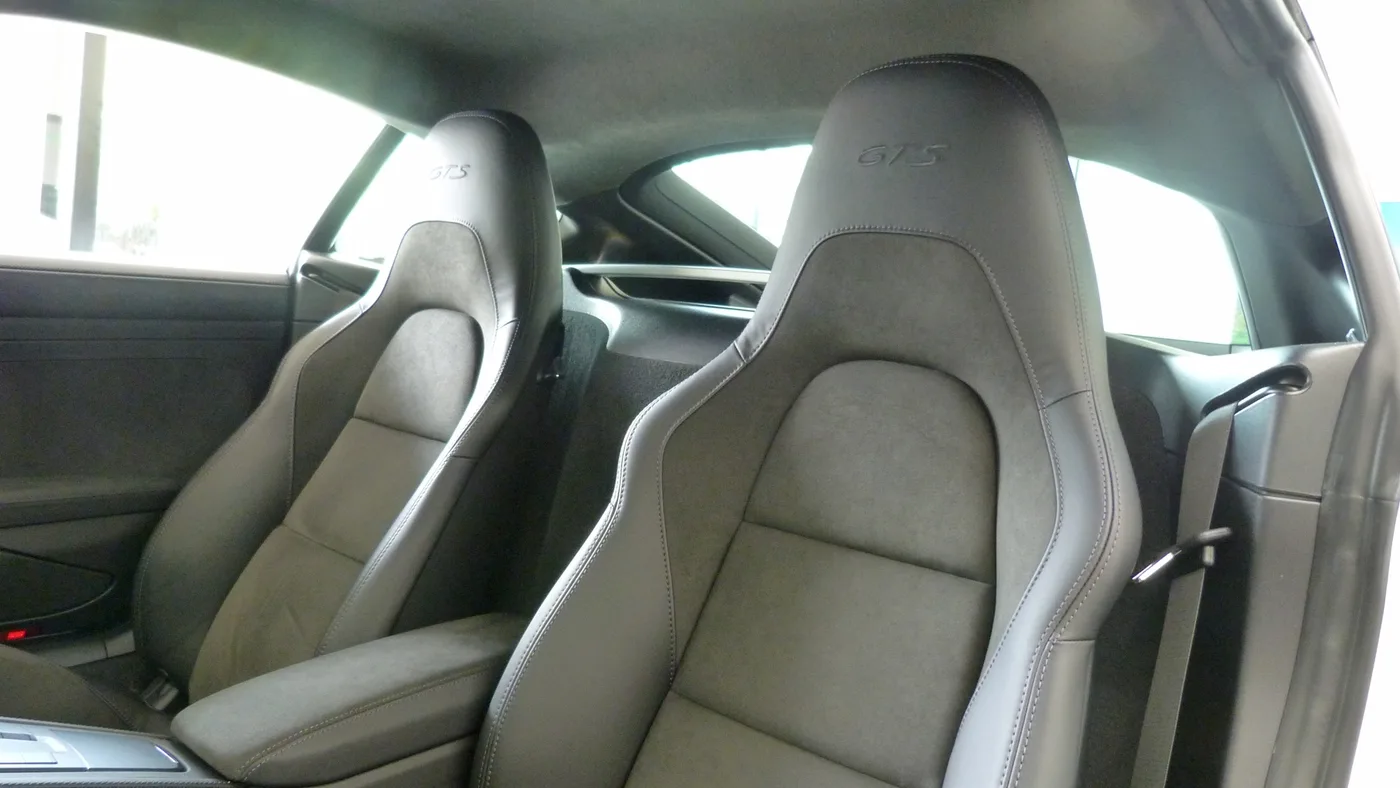 2025 Porsche 718 Cayman GTS 4.0 proposée par un groupe de concessions agréées à Cheltenham, Royaume-Uni, photo 17 sur 25