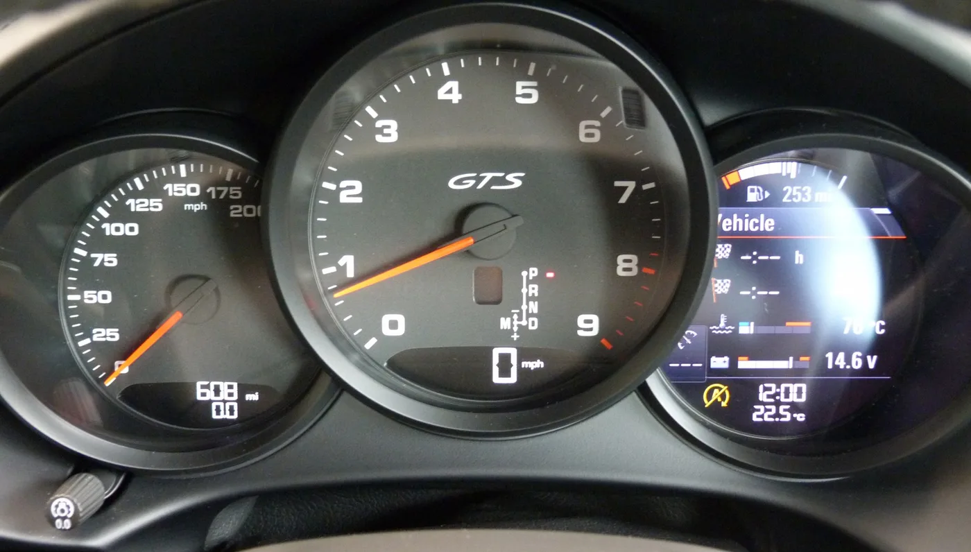 2025 Porsche 718 Cayman GTS 4.0 proposée par un groupe de concessions agréées à Cheltenham, Royaume-Uni, photo 20 sur 25