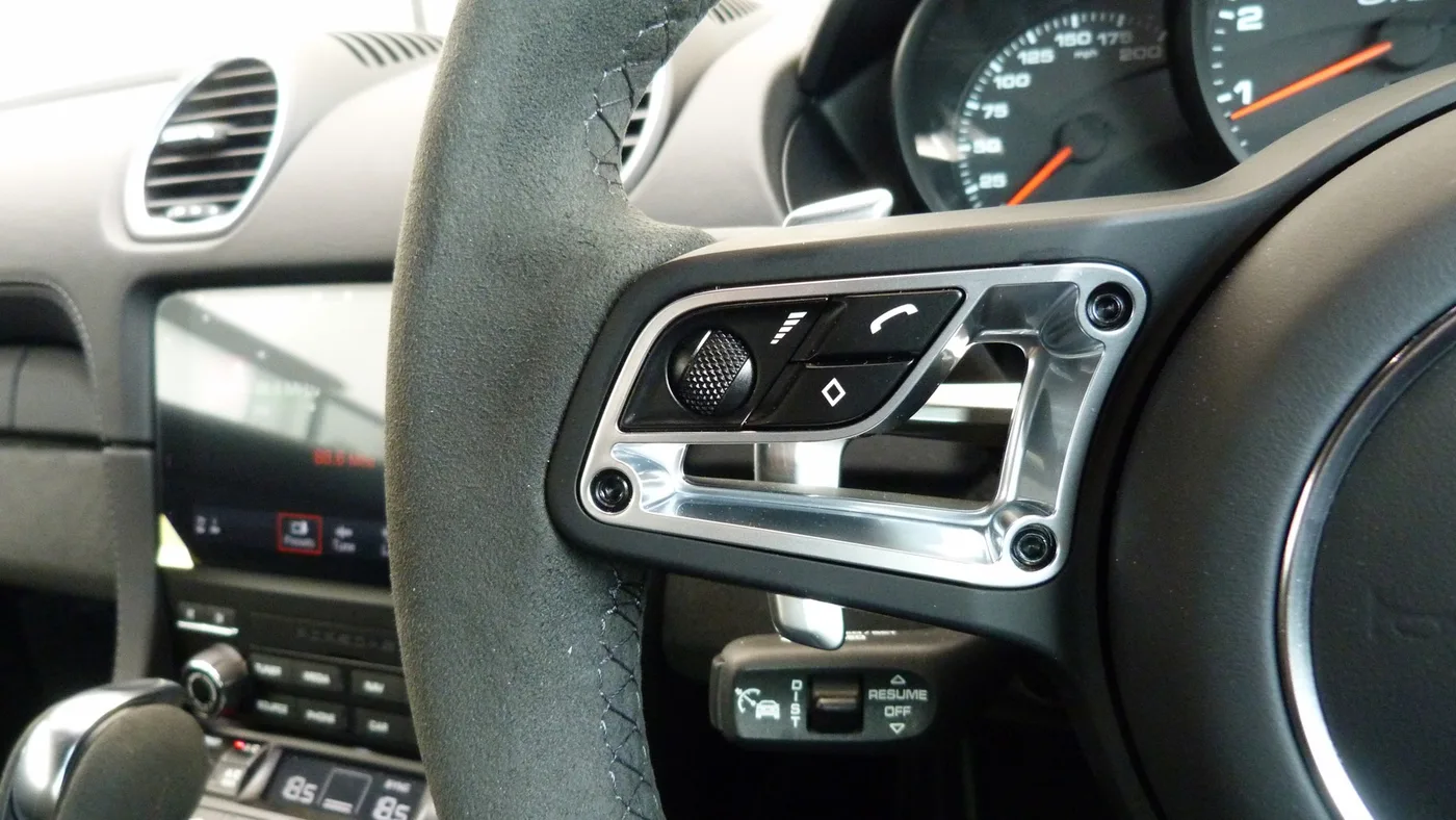 2025 Porsche 718 Cayman GTS 4.0 proposée par un groupe de concessions agréées à Cheltenham, Royaume-Uni, photo 22 sur 25