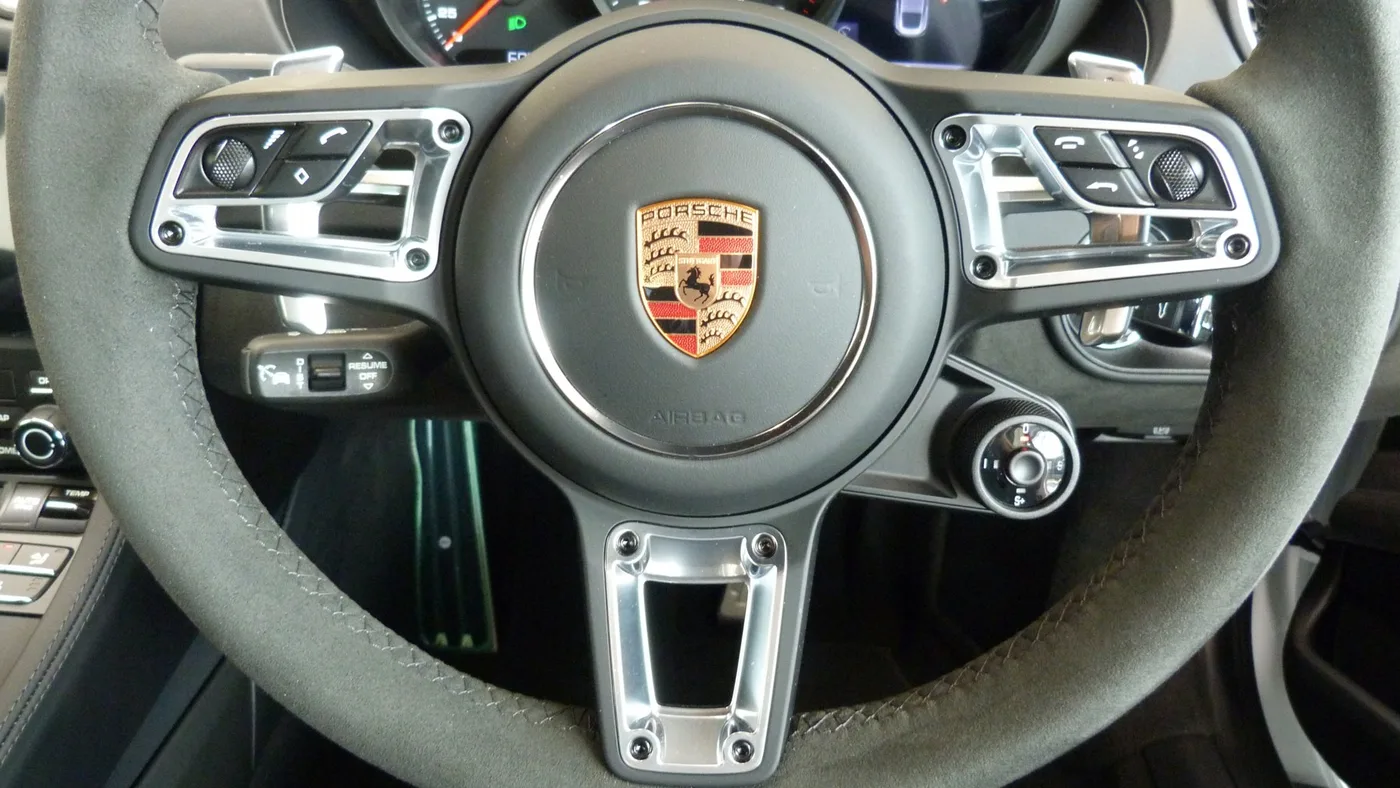 2025 Porsche 718 Cayman GTS 4.0 proposée par un groupe de concessions agréées à Cheltenham, Royaume-Uni, photo 24 sur 25
