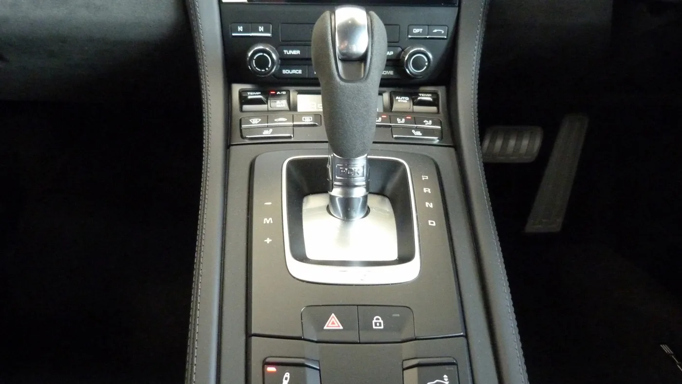 2025 Porsche 718 Cayman GTS 4.0 proposée par un groupe de concessions agréées à Cheltenham, Royaume-Uni, photo 25 sur 25