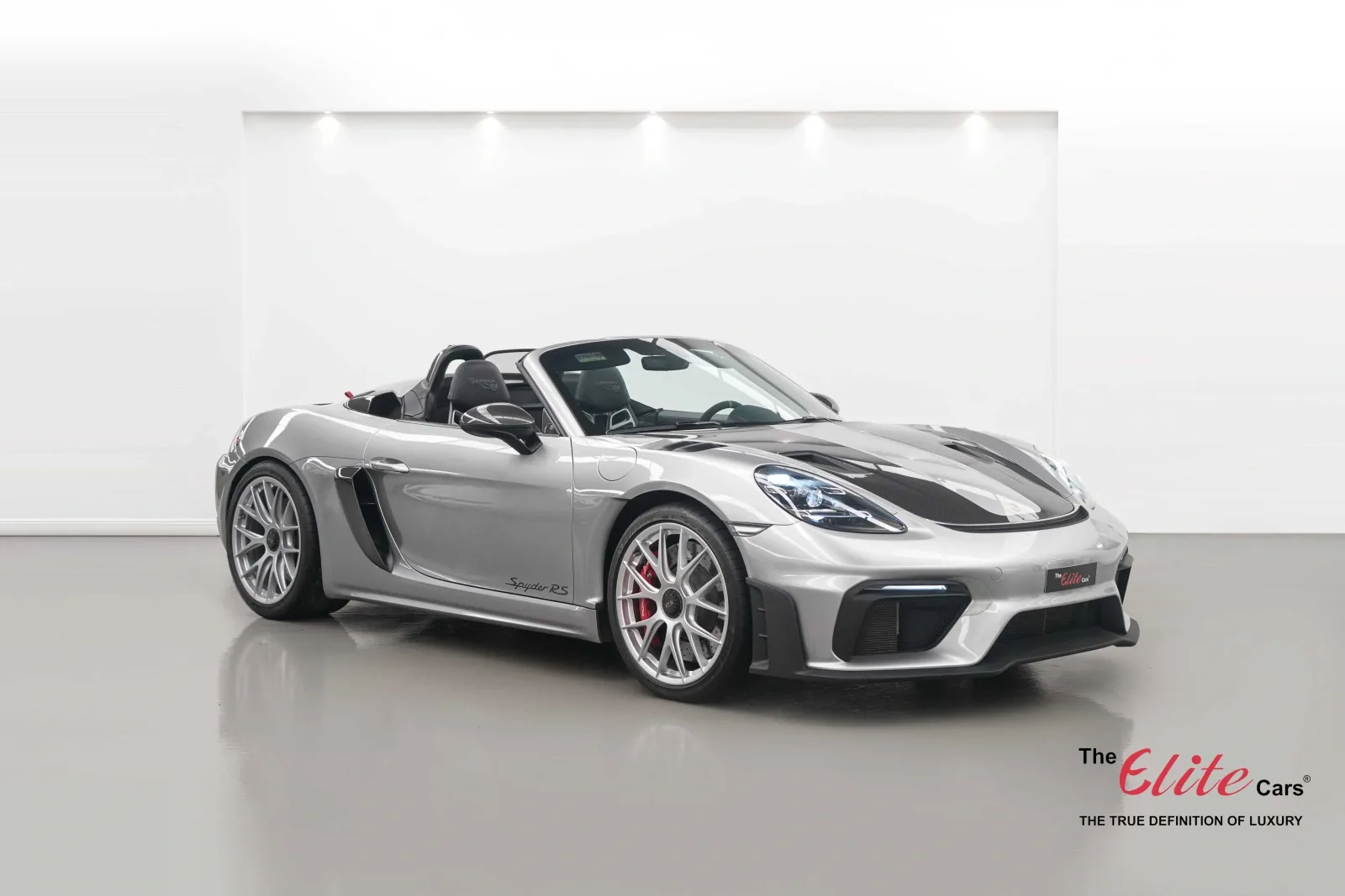 2025 Porsche 718 Spyder RS Weissach package angeboten von einem Fachhändler in Dubai, Vereinigte Arabische Emirate, Hauptfoto