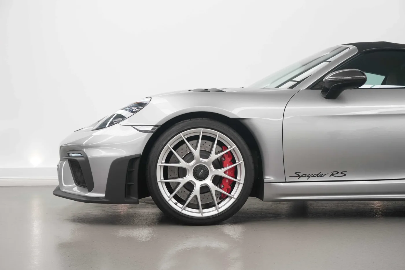 2025 Porsche 718 Spyder RS Weissach package angeboten von einem Fachhändler in Dubai, Vereinigte Arabische Emirate, Foto 7 von 10