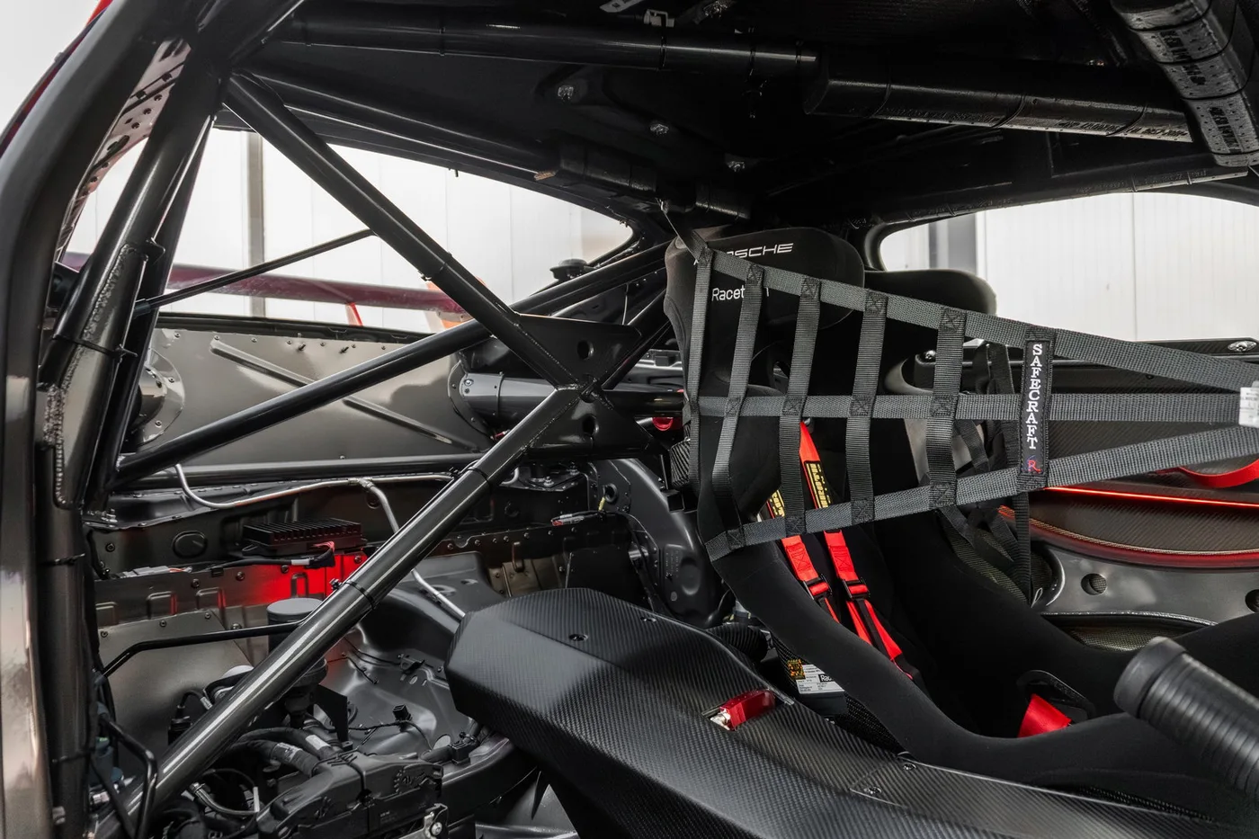 2025 Porsche 911 GT3 R Rennsport offered by a supercar dealer in Woerden, Netherlands, photo 4 of 25