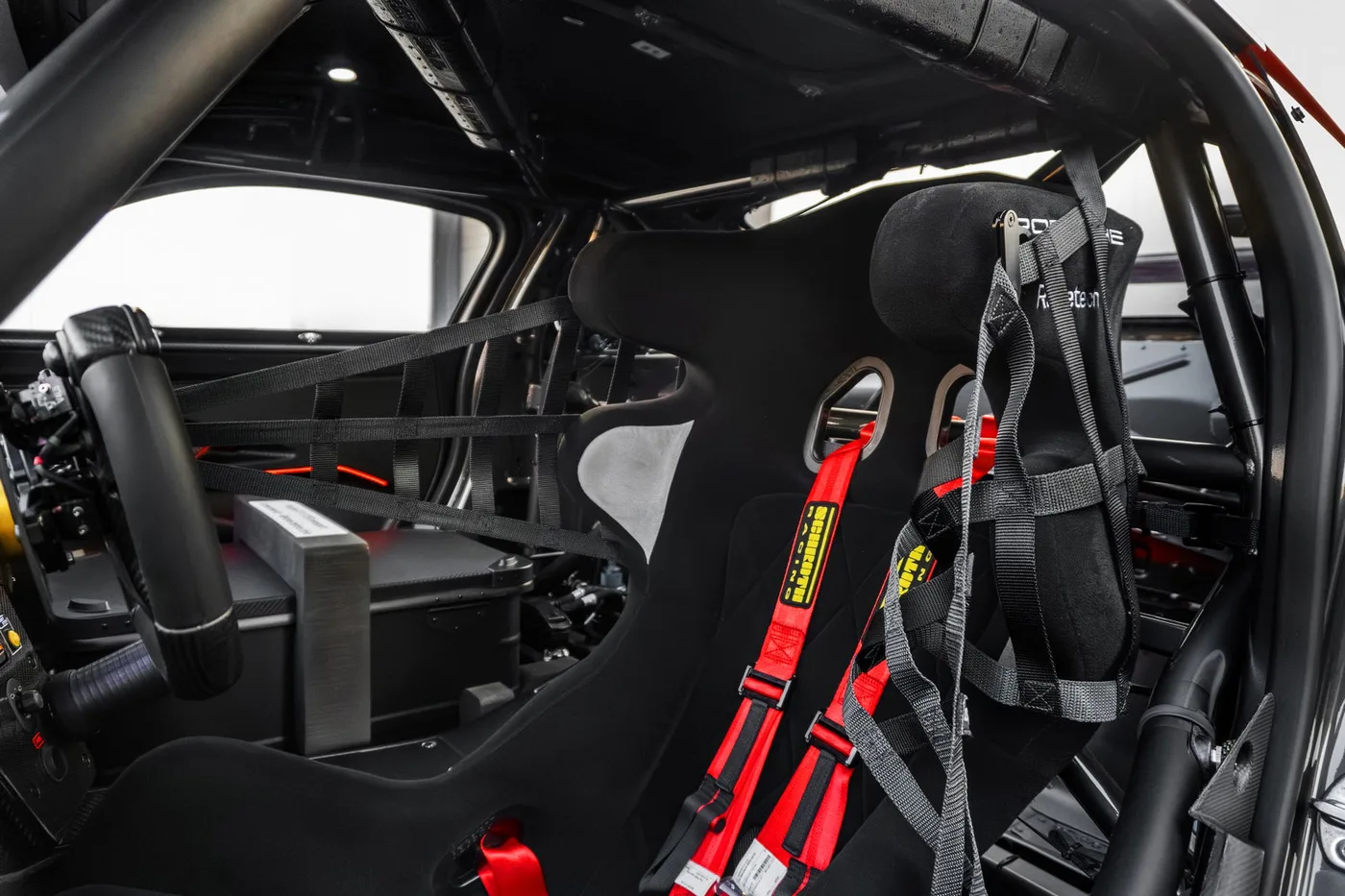 2025 Porsche 911 GT3 R Rennsport offered by a supercar dealer in Woerden, Netherlands, photo 24 of 25