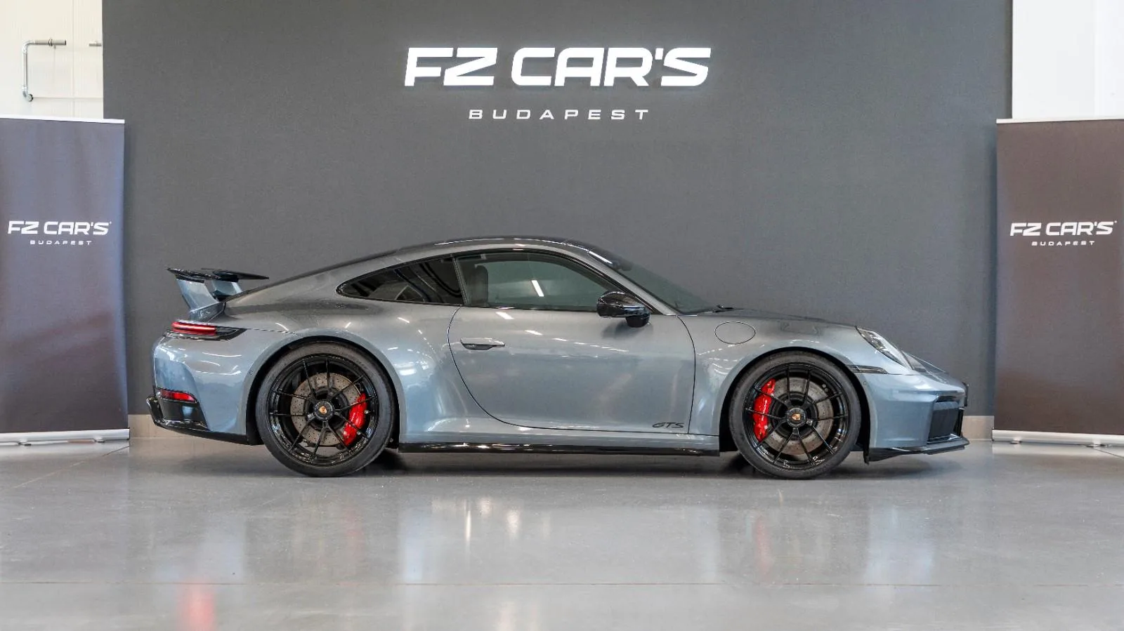 2025 Porsche 911 Carrera 4 GTS, 4/14