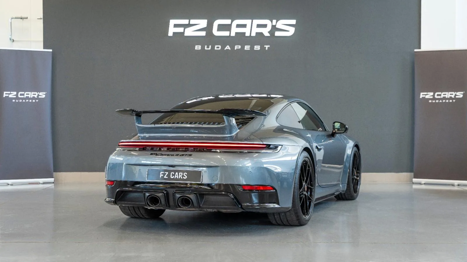 2025 Porsche 911 Carrera 4 GTS, 6/14
