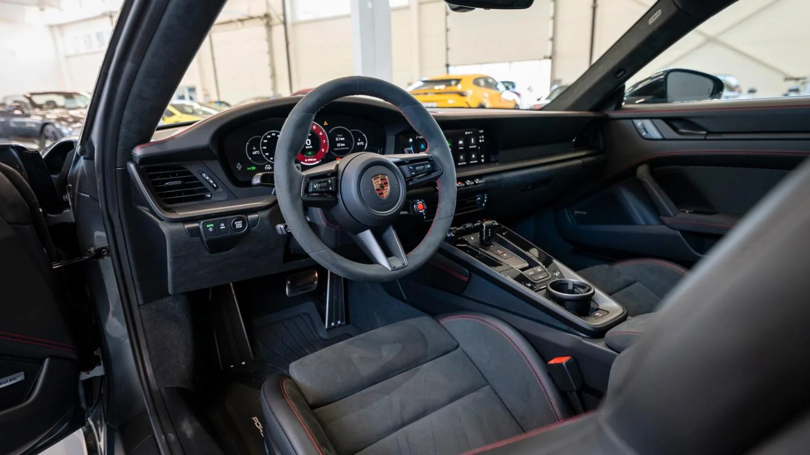 2025 Porsche 911 Carrera 4 GTS, 9/14