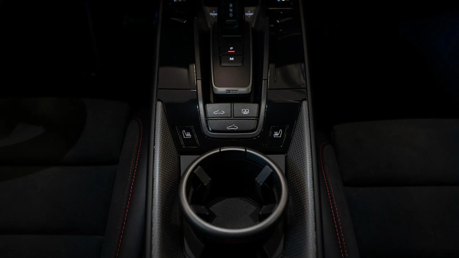 2025 Porsche 911 Carrera 4 GTS, 10/14