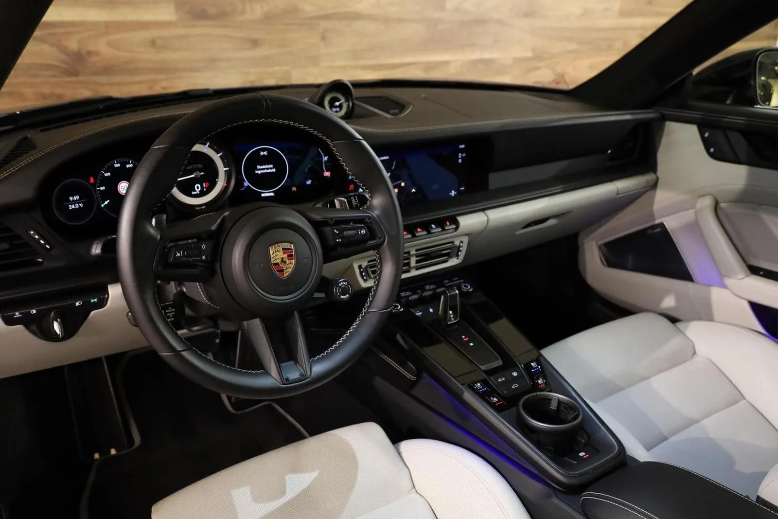 2025 Porsche 911 Carrera 4 GTS, 3/30