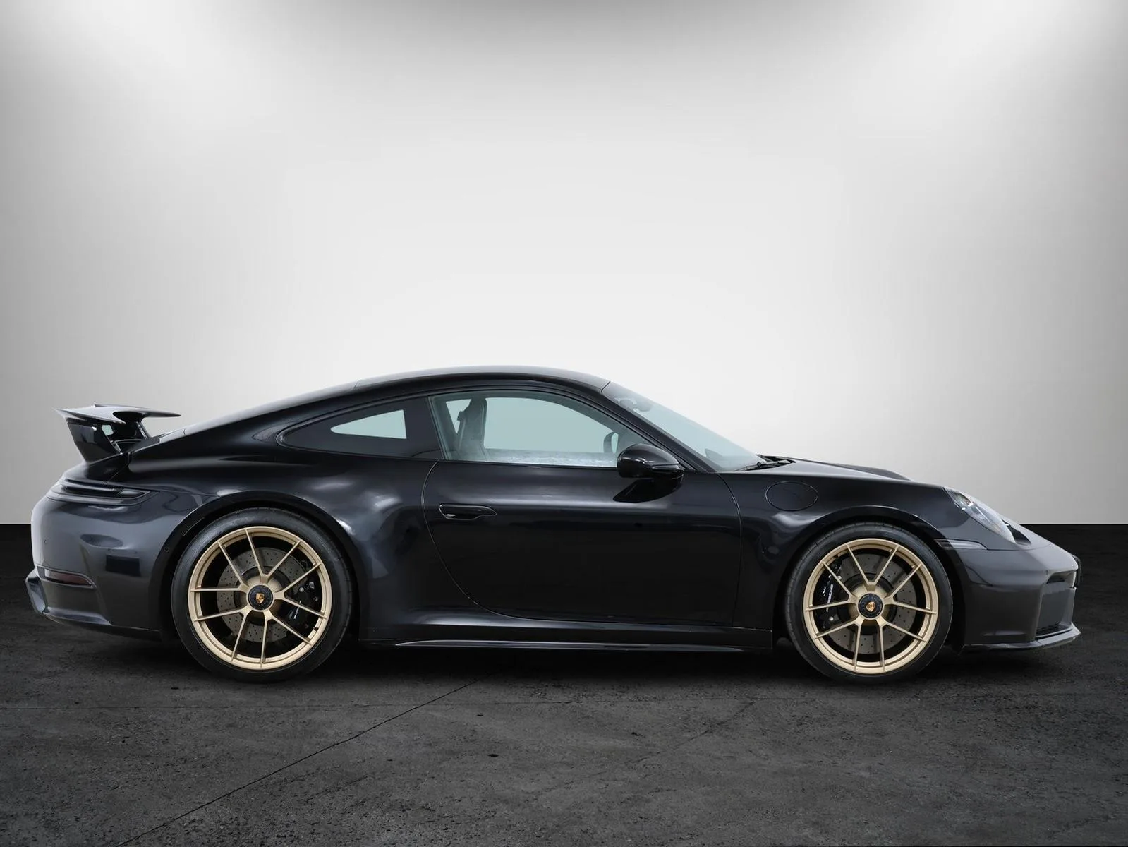2025 Porsche 911 Carrera 4 GTS T-Hybrid, 8/28