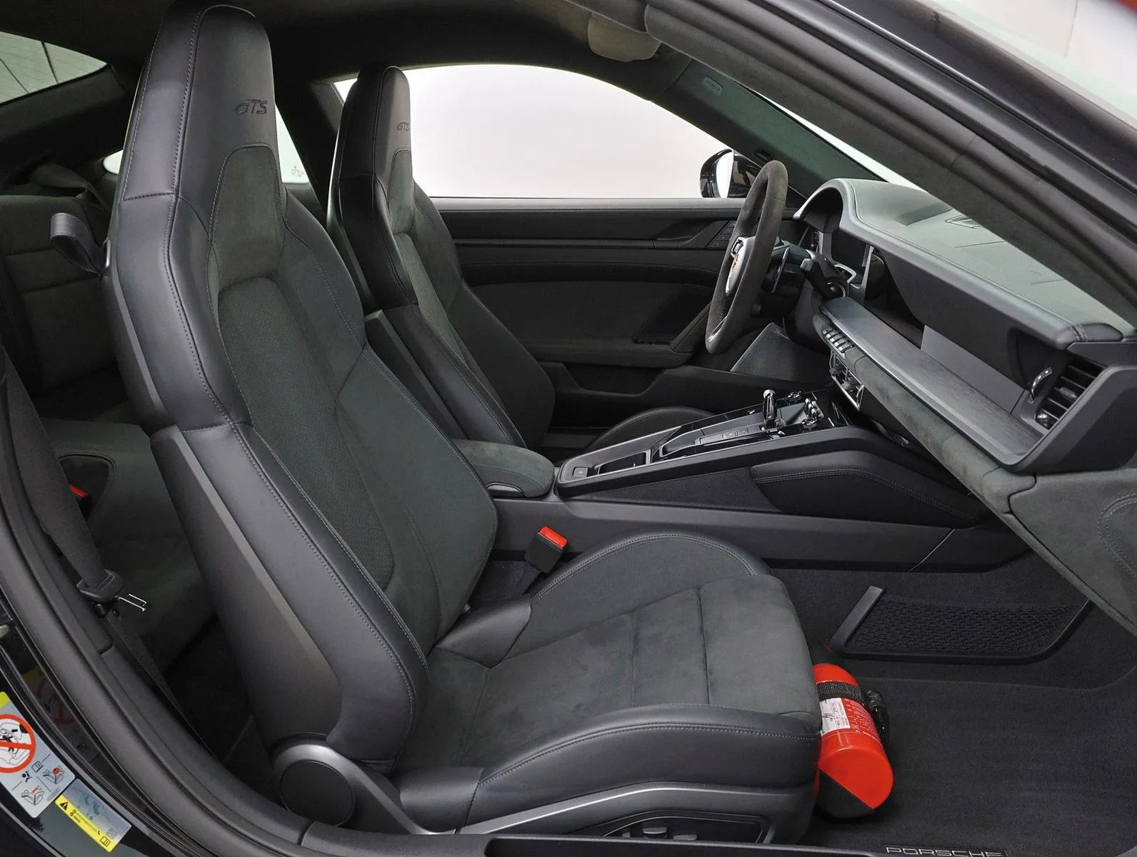 2025 Porsche 911 Carrera 4 GTS T-Hybrid, 24/28