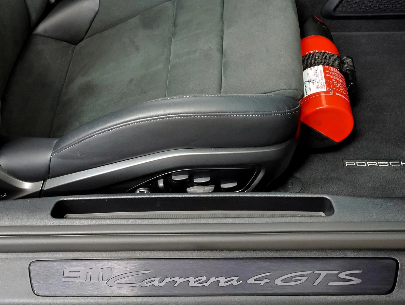 2025 Porsche 911 Carrera 4 GTS T-Hybrid, 25/28