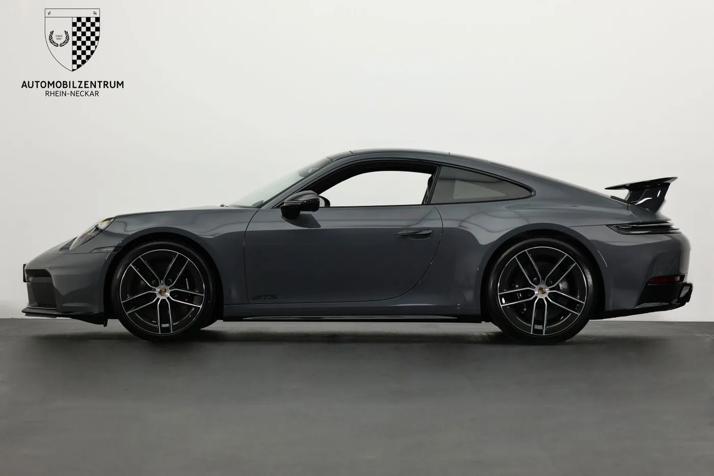 2025 Porsche 911 Carrera 4 GTS offered by a supercar dealer in Viernheim, Germany, photo 4 of 25