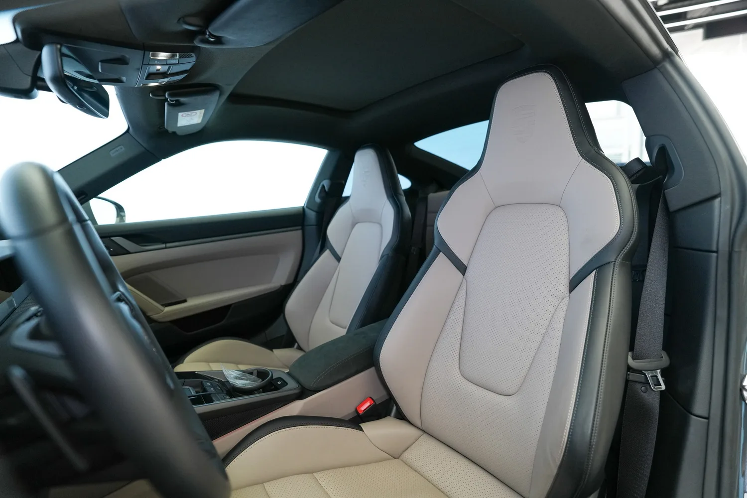 2025 Porsche 911 Carrera, 2/13