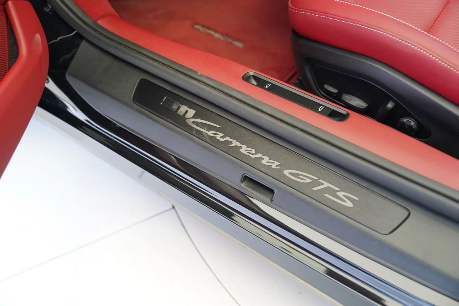 2025 Porsche 911 Carrera GTS Cabriolet, 2/15