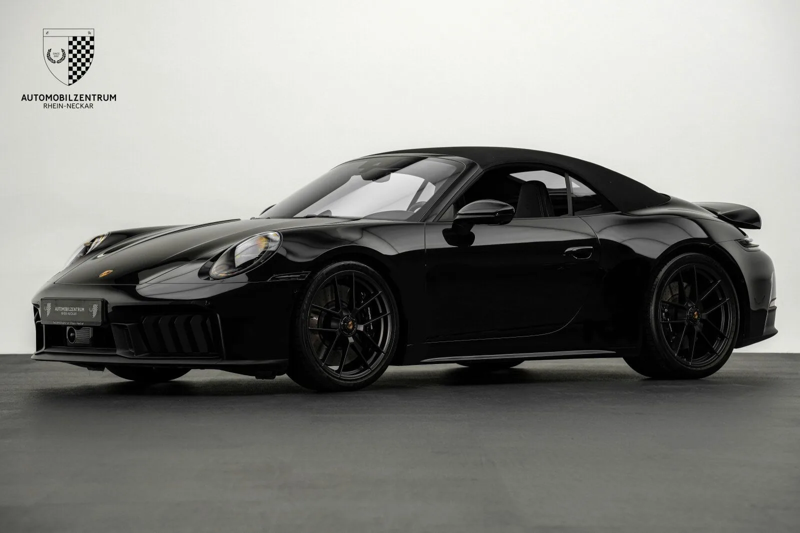2025 Porsche 911 Carrera GTS Cabriolet, 3/30