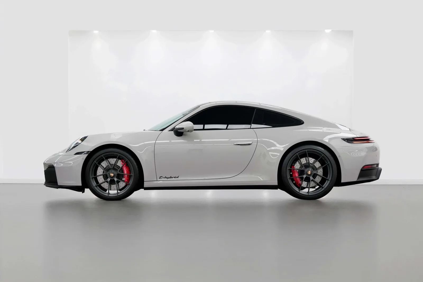 2025 Porsche 911 Carrera GTS T-Hybrid, 2/15