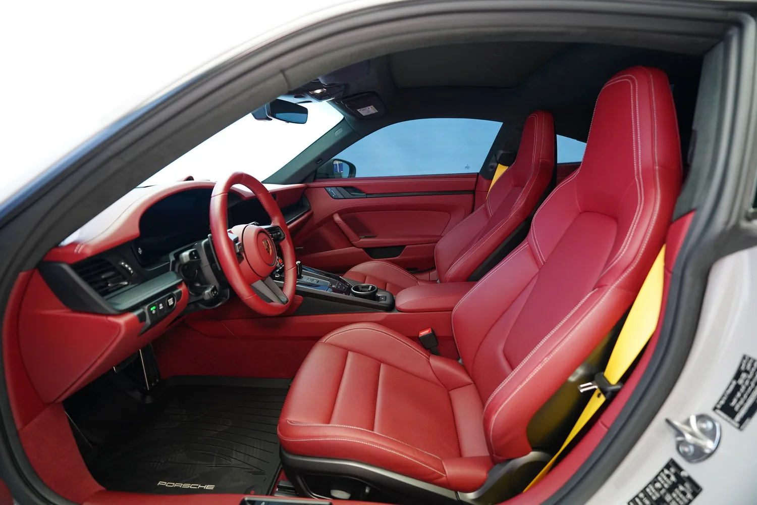 2025 Porsche 911 Carrera GTS, 6/18