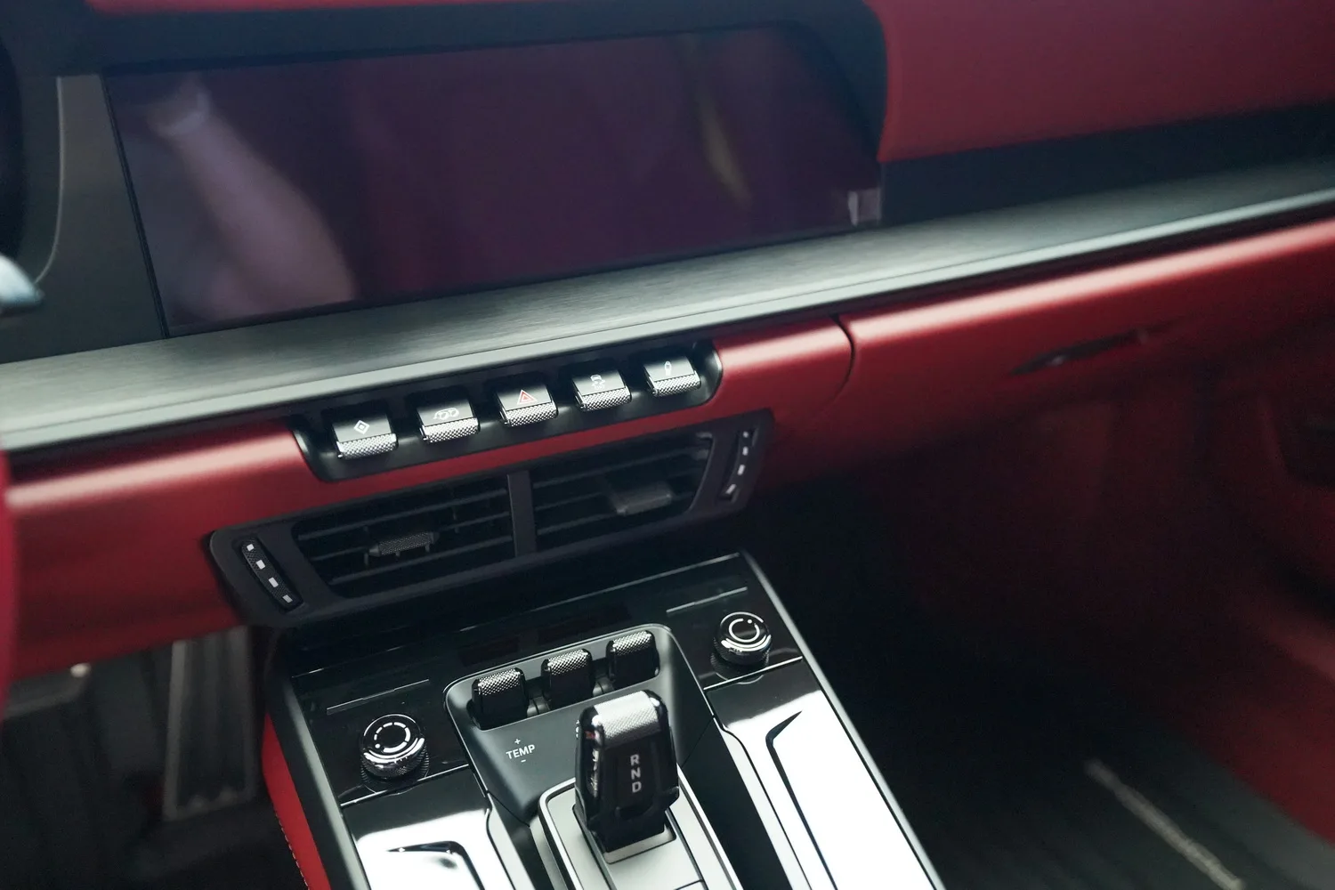2025 Porsche 911 Carrera GTS, 9/18
