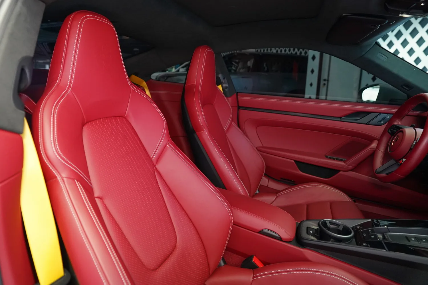 2025 Porsche 911 Carrera GTS, 12/18