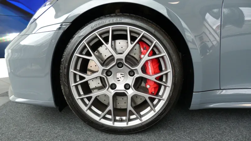 2025 Porsche 911 Carrera S, 4/28