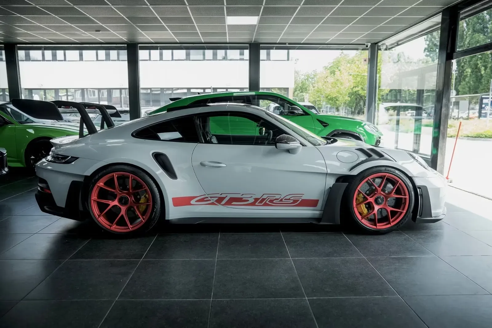 2025 Porsche 911 GT3 RS Weissach, 2/27