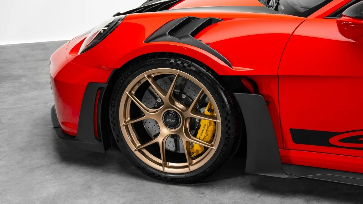 2025 Porsche 911 GT3 RS offered by a specialist dealer in Dubai, United Arab Emirates, photo 6 of 25