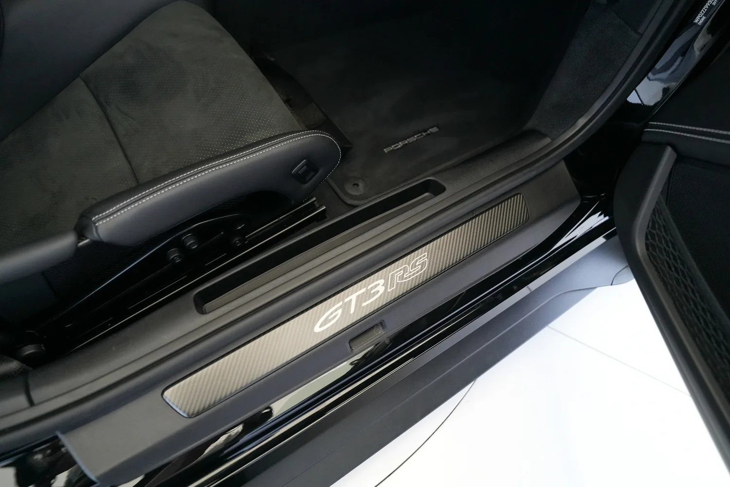 2025 Porsche 911 GT3 RS Weissach, 8/17