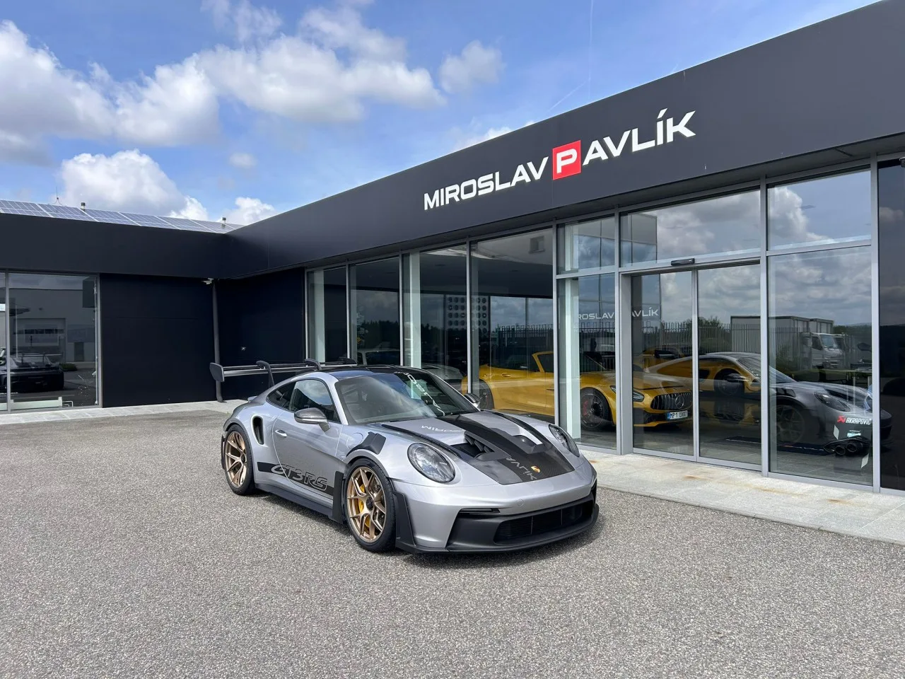 2025 Porsche 911 GT3 RS Weissach package offered by a specialist dealer in Písek, Czechia, main photo