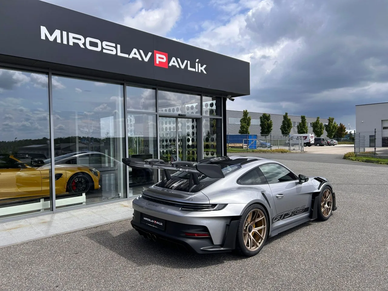 2025 Porsche 911 GT3 RS Weissach package proposée par un concessionnaire spécialisé à Písek, Tchéquie, photo 3 sur 24