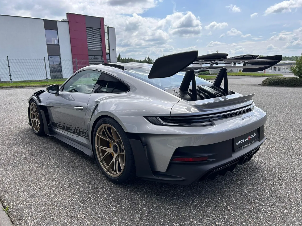 2025 Porsche 911 GT3 RS Weissach package proposée par un concessionnaire spécialisé à Písek, Tchéquie, photo 5 sur 24
