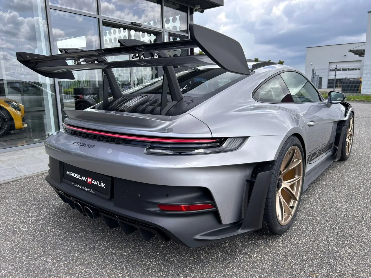 2025 Porsche 911 GT3 RS Weissach package proposée par un concessionnaire spécialisé à Písek, Tchéquie, photo 9 sur 24