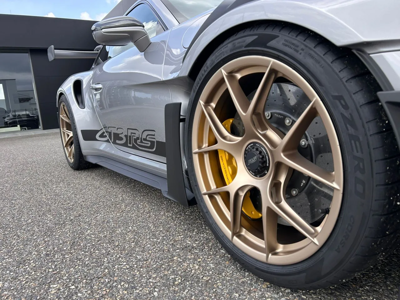 2025 Porsche 911 GT3 RS Weissach package proposée par un concessionnaire spécialisé à Písek, Tchéquie, photo 12 sur 24
