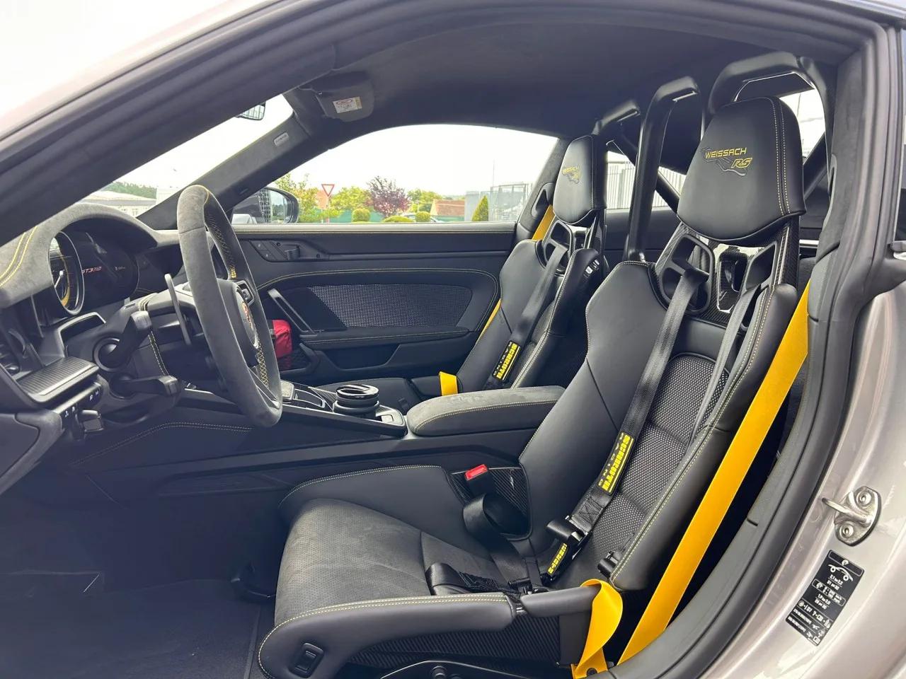 2025 Porsche 911 GT3 RS Weissach package proposée par un concessionnaire spécialisé à Písek, Tchéquie, photo 13 sur 24