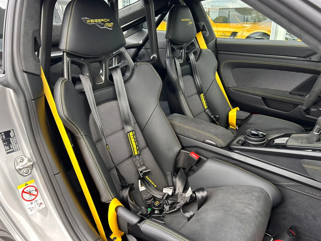 2025 Porsche 911 GT3 RS Weissach package proposée par un concessionnaire spécialisé à Písek, Tchéquie, photo 15 sur 24