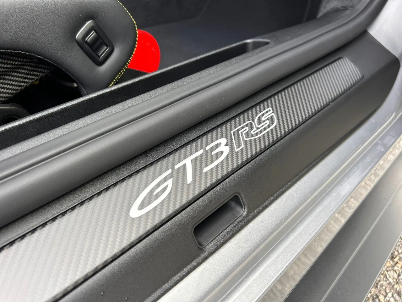 2025 Porsche 911 GT3 RS Weissach package proposée par un concessionnaire spécialisé à Písek, Tchéquie, photo 21 sur 24
