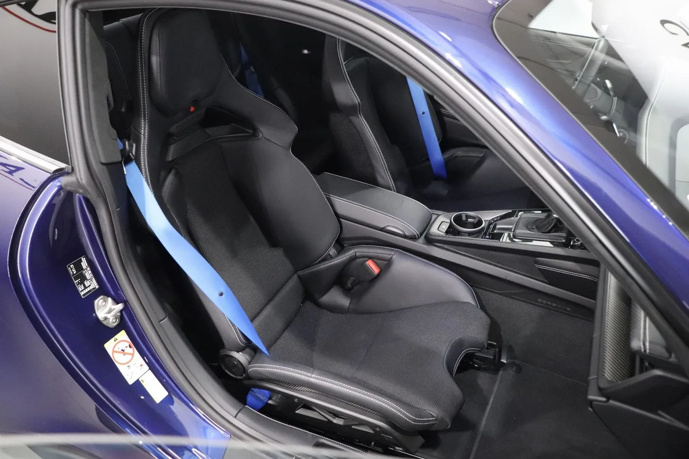 2025 Porsche 911 GT3 Touring offered by a supercar dealer in Zibido San Giacomo, Italy, photo 10 of 25