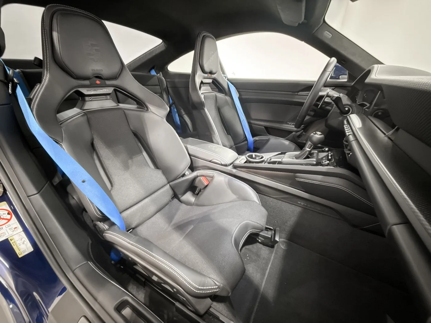 2025 Porsche 911 GT3 Touring offered by a supercar dealer in Zibido San Giacomo, Italy, photo 15 of 25