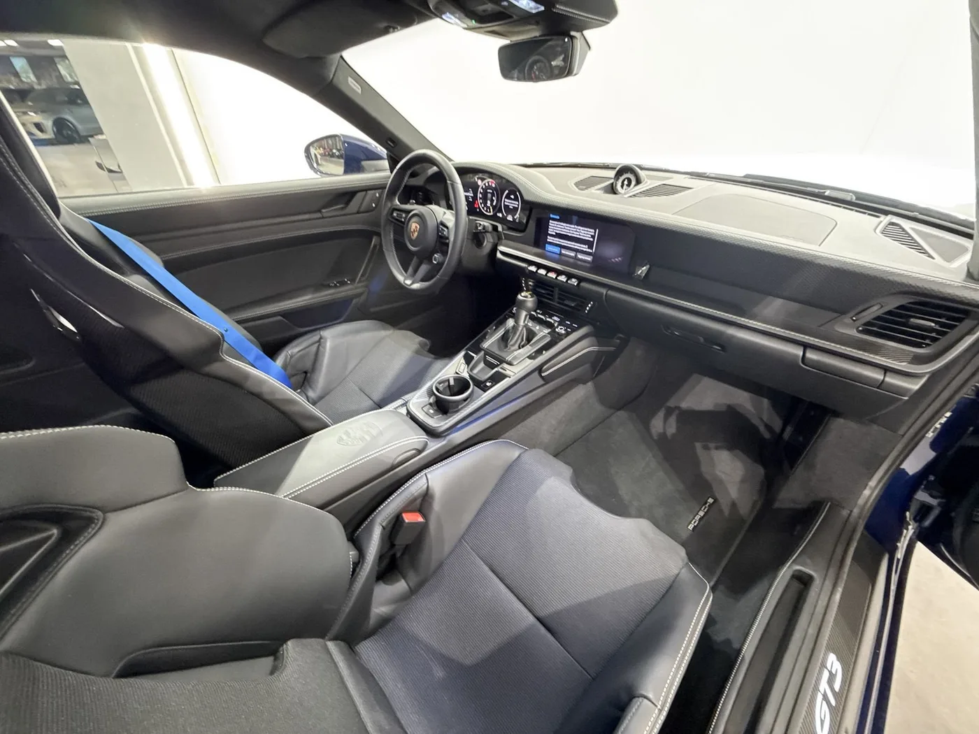 2025 Porsche 911 GT3 Touring offered by a supercar dealer in Zibido San Giacomo, Italy, photo 19 of 25